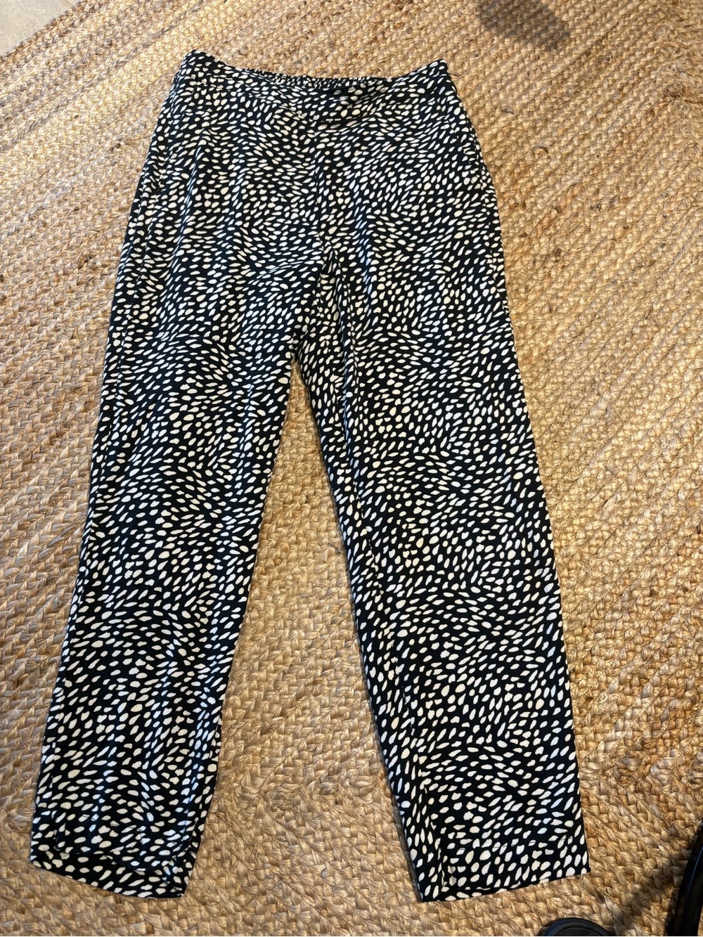 Old Navy Womens Pull On Elastic Waist Pant Taper Fit leg black beige geometric M